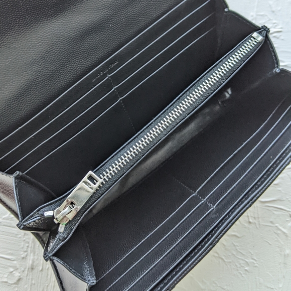 Yves Saint Laurent wallet - Picture 4 of 13